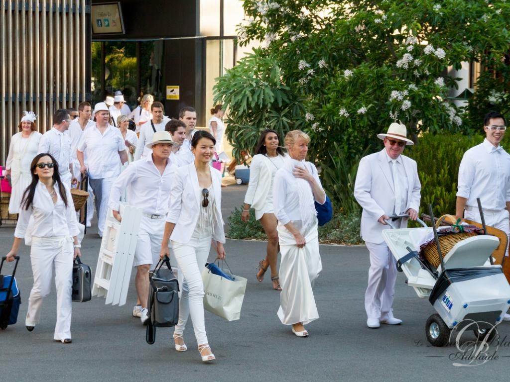 diner-de-blanc-adelaide-pop-up-dinner-chic-picnic-1